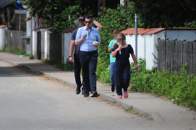 Zabrał dzieci na lody.