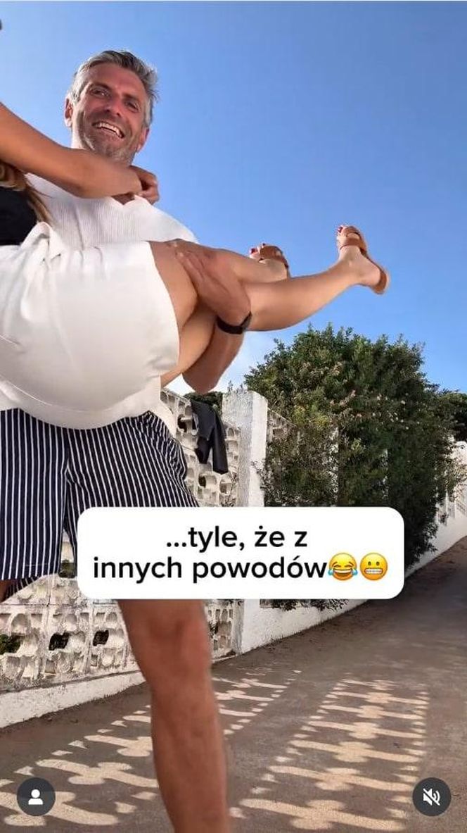 Dowbor nosi Koroniewską na rękach. Gwiazda zrobiła sobie kuku!