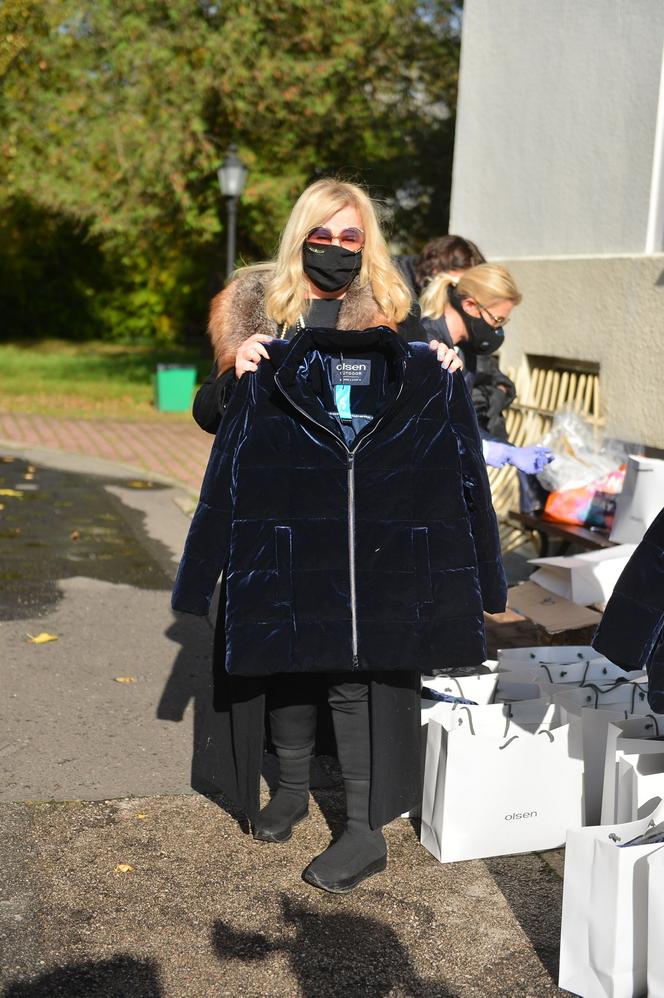 Mieszkańcy Skolimowa dostali kurtki