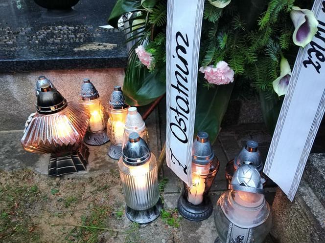 Tragedia w Salisbury. Zamordowane kobiety pochowane w Tarnowie. Grobu nie widać spod kwiatów