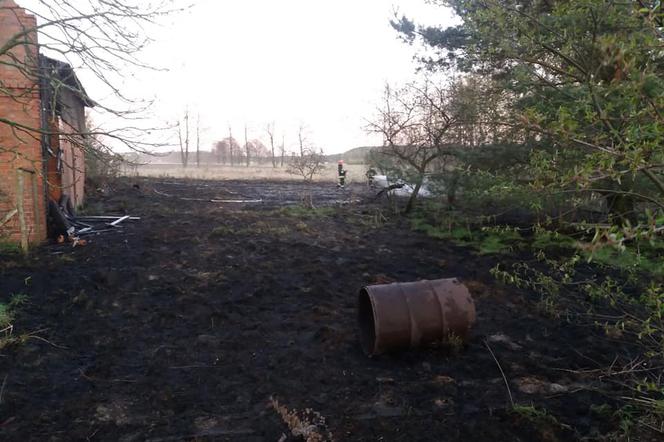 Groźny pożar w Dobromierzu! Z ogniem walczyło kilka zastępów straży pożarnej! [ZDJĘCIA]