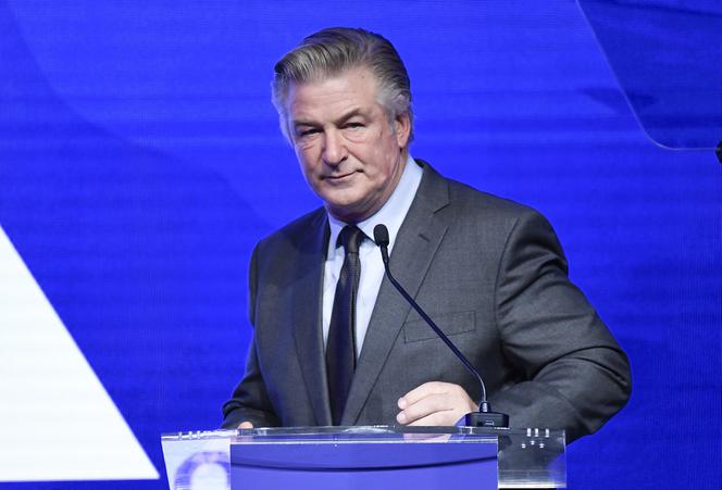 Po tragedii na planie filmu "Rust". Alec Baldwin jednak nie pociągnął za spust?