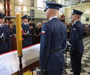 Pogrzeb policjanta, który zmarł po interwencji. Polska Policja pożegnała asp. sztab. Bogdana Orzeszka