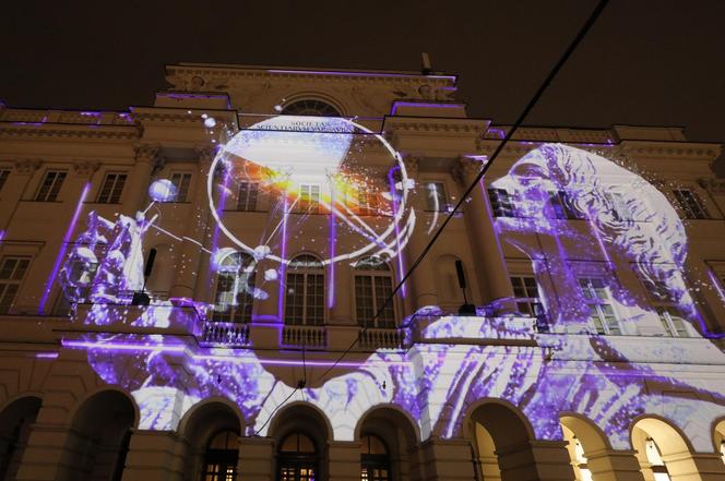 Mapping na fasadzie Pałacu Staszica - siedziby Polskiej Akademii Nauk w Warszawie