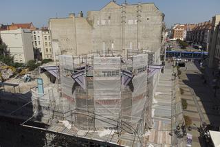 Tak wyburzają kultowy budynek w centrum miasta