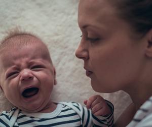 Dziecko płacze, a ty razem z nim? 5 sposobów, którymi uspokoisz siebie i dziecko