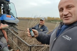 Mariusz Pudzianowski pracuje na polu