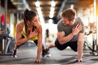 Trening obwodowy w domu i na siłowni - plany treningowe