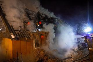 Tragiczny pożar drewnianego domu w Moderówce. Nie żyje kobieta 