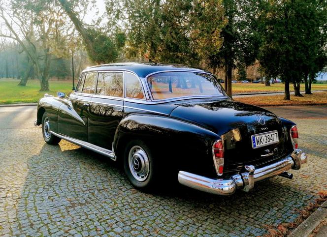 Rządowy Mercedes-Benz 300d Adenauer na sprzedaż