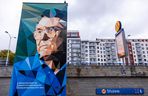 Murale ze sławnymi Polakami przy stacjach metra w Warszawie