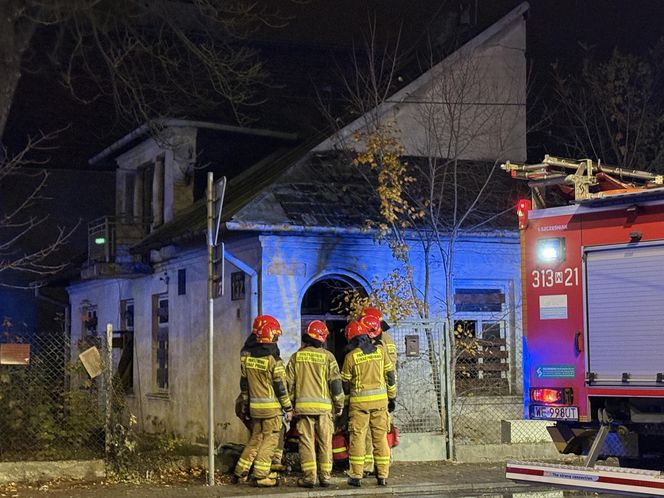 Niebezpieczny pożar w Warszawie. Trzy osoby zatrute dymem, jedna reanimowana