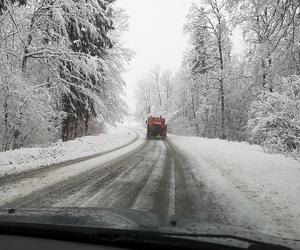 Zima w Kielcach i powiecie. Kto odpowiada za odśnieżanie dróg? Ważne telefony