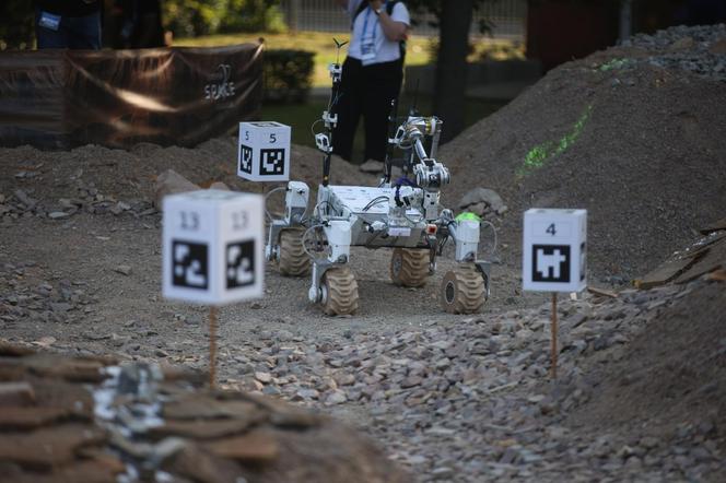 10. edycja zawodów łazików marsjańskich European Rover Challenge na terenie Akademii Górniczo-Hutniczej w Krakowie