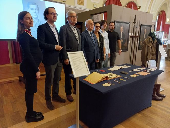 Wojenne pamiatki po Antonim Firleju w Muzuem Okręgowym w Lesznie. Był żołnierzem Dywizji Generała Maczka