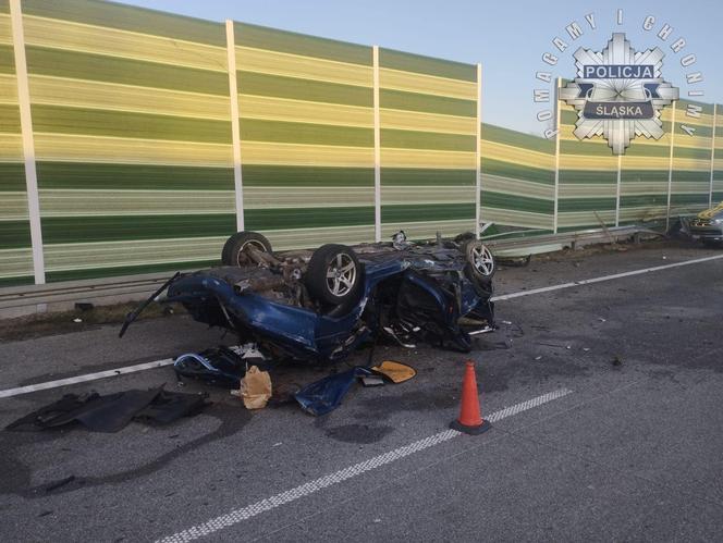 Wypadek na na autostradzie A1. 21-letni kierowca BMW skasowało bariery energochłonne. Jest w szpitalu