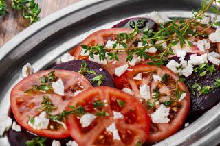 Nieziemska sałatka z pomidorów i buraków - tak pyszna i zdrowa, że głowa mała!