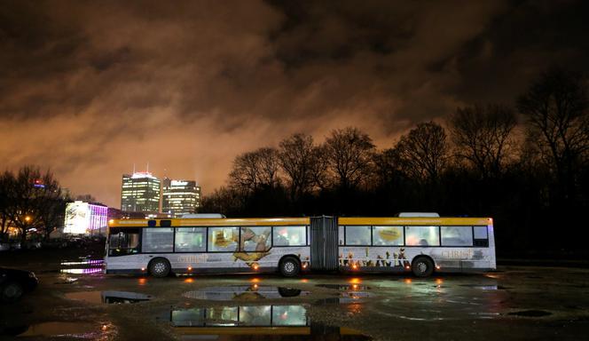 POMOC UBÓSTWO AUTOBUS JEDZENIE