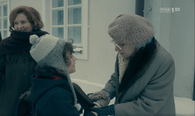 Stulecie Winnych 4, odc. 45: Andzia (Barbara Wypych), Staś (Franciszek Kalinowski), Ania (Urszula Grabowska)