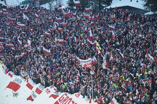 W Polsce oddzielą kibiców zaszczepionych od niezaszczepionych. Zapadła decyzja o specjalnych sektorach, interweniował RPO