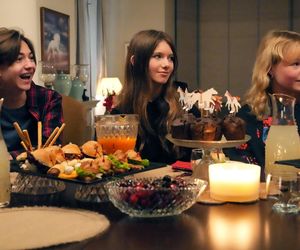 Barwy szczęścia, odcinek 3192. Emil (Artem Malaszczuk), Gośka (Natalia Skrzypek), Emilka (Jessica Frankiewicz)