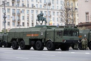 Rosyjskie pociski Iskander i Kindżał.