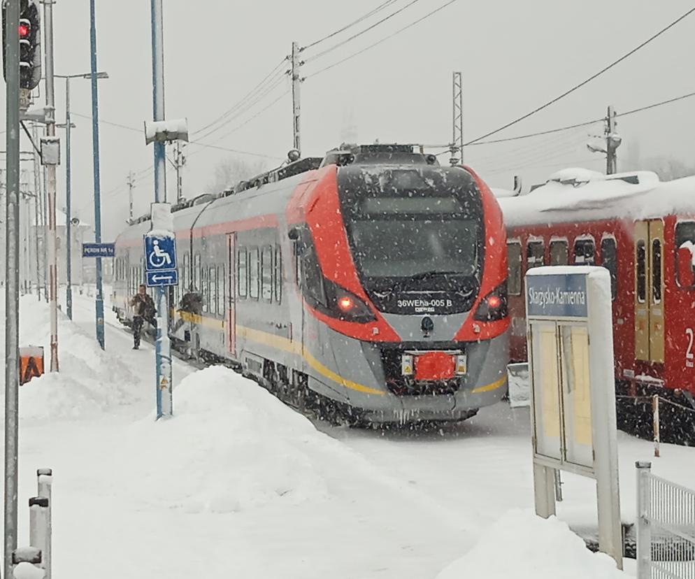 Atak zimy w Świętokrzyskiem i opóźnienia na kolei