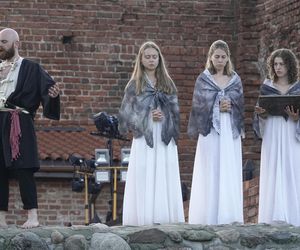 Zwieńczeniem teatralnego weekendu była niedzielna prezentacja egzaminu studentów III roku aktorstwa Uniwersytetu Andrzeja Frycza Modrzewskiego pt. „Prorok Ilja – nieprawdopodobna historia w XIV scenach”