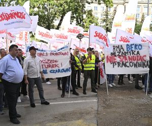 Protest pracowników pod ambasadą Turcji