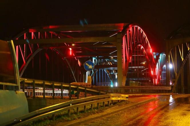 Gdańsk: Wiadukt na al. Kościuszki rozbłysnął na pomarańczowo. To w geście walki z przemocą wobec kobiet