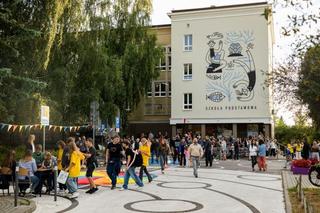 Pierwsza ulica szkolna i mural, który ma zwracać uwagę kierowców. Jak wygląda ul. Hallera w Gdyni?