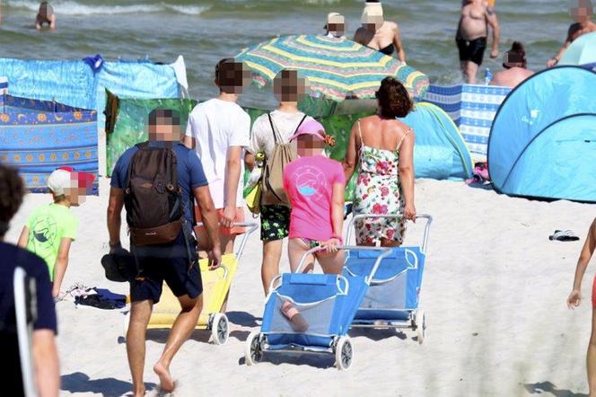 Rodzina Morawieckich przyłapana na skromnych wakacjach. Żona premiera wskoczyła w kostium kąpielowy