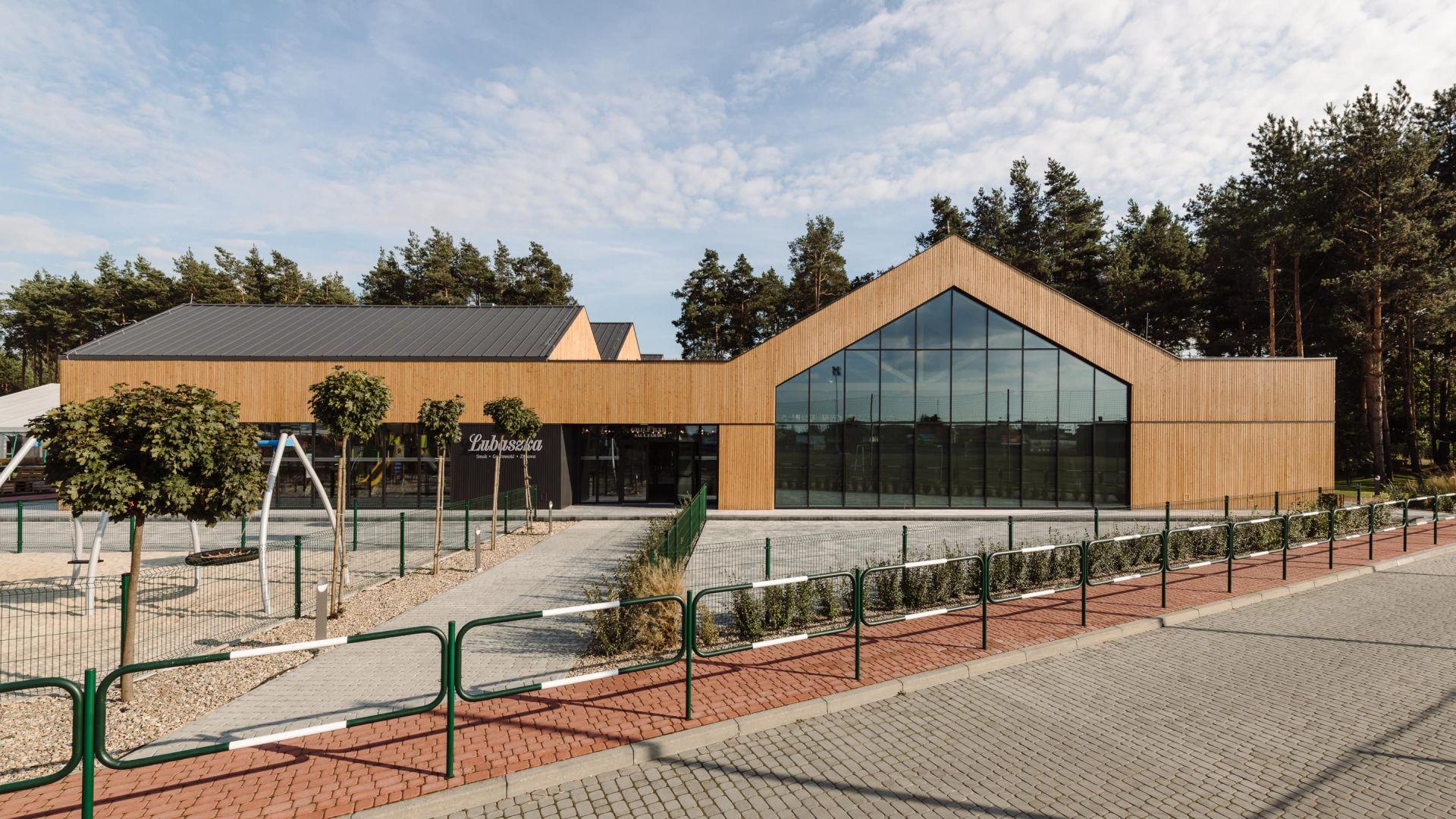 Dom weselny Lubaszka pracowni MEEKO Architekci