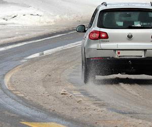 Pomorskie. Wprowadzono alerty pogodowe. Na drogach jest wyjątkowo ślisko 