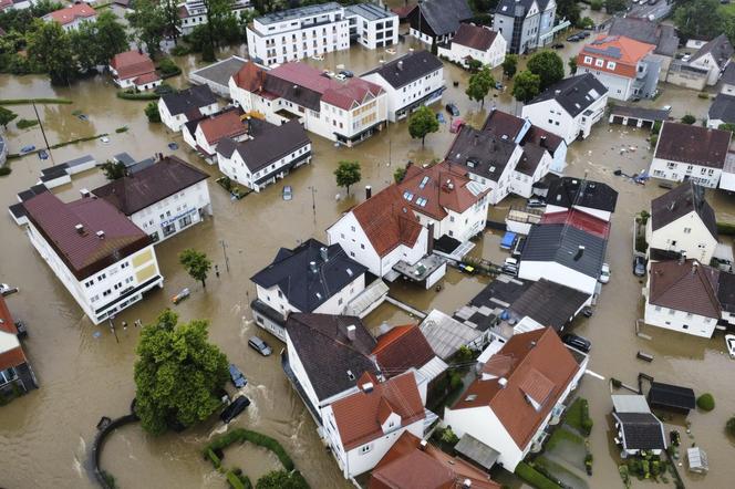 Potężna powódź. Zalane domy i miasta, są ofiary śmiertelne