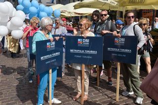 Kolorowa parada na otwarcie Dni Torunia. Przeszła przez serce toruńskiej starówki