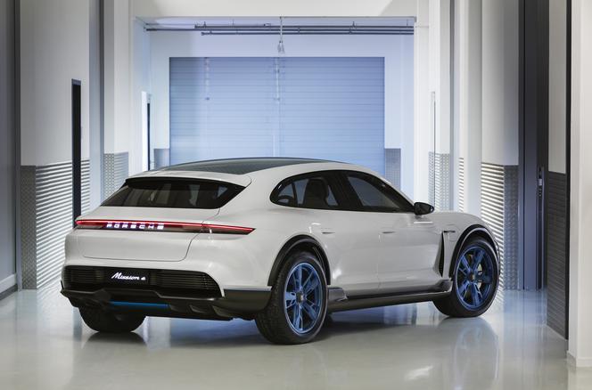 Porsche Mission E Cross Turismo