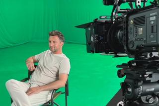 	M jak miłość nowa czołówka po wakacjach 2024 na planie. Bartek (Arkadiusz Smoleński)