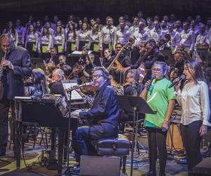 Wyjątkowy koncert w katowickim NOSPR. Wystąpiła Dziecięca Orkiestra Onkologiczna Fundacji „Iskierka 