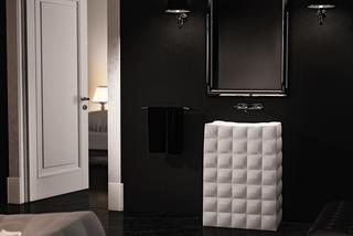 Nowoczesna łazienka; na czarnym tle - umywalka z kolekcji Eva