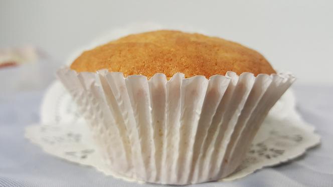 Muffinki z fetą i oliwkami: przepis na wytrawną przekąskę