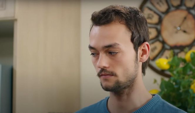 Alper zaczyna manipulować rodziną Kuzeya, by zostać w ich domu na stałe. Sili się to nie spodoba.