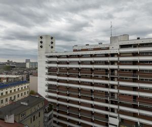 Titanic w centrum Wrocławia. Szesnastopiętrowy galeriowiec przy Powstańców Śląskich to jeden z największych molochów we Wrocławiu