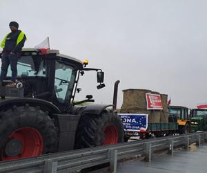 Trwa protest rolników. Drogi na Pomorzu są sparaliżowane. Gdzie trwają utrudnienia? 