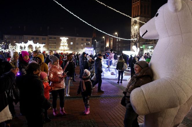 Bytomski rynek świeci się jak choinka. Gwiazda DeLoreana rozświetliła Bytomski Jarmark Świąteczny