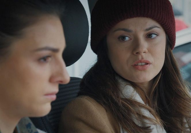 M jak miłość odcinek 1871 ostatni - finał sezonu. Kasia (Paulina Lasota), laborantka Anna Sokołowska (Katarzyna Russ) 