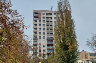 Kiedyś to był biurowiec Famoru. Po modernizacji stał się „Budową na medal Pomorza i Kujaw”. Dziś mieszkają tu ludzie 