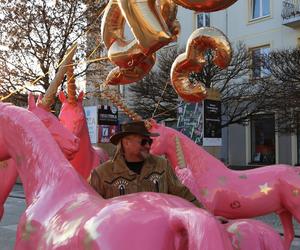 Różowe jednorożce na Placu Artystów w Kielcach