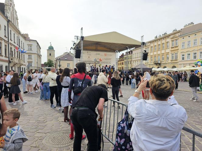 Rzeszowskie Juwenalia 2024. Barwny korowód studentów