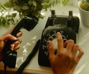 Powiedział, że ma listy dla jej zmarłej matki. Wtedy się zaczęło